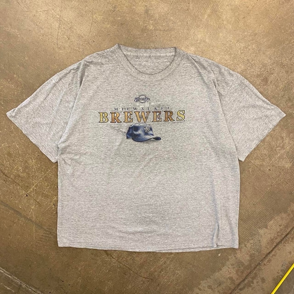 Vintage Milwaukee Brewers MLB Baseball Hat Graphic 2000s T-Shirt Size XXL
